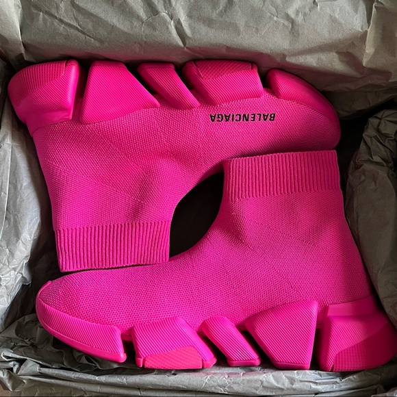 •SOLD• Balenciaga Speed 2 Low Top Sneakers in Neon Pink - Picture 4 of 12